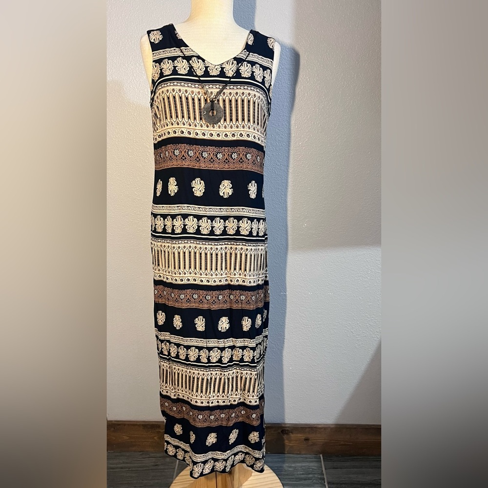 Sleeveless Boho Stripe Maxi Dress in Black & Cream